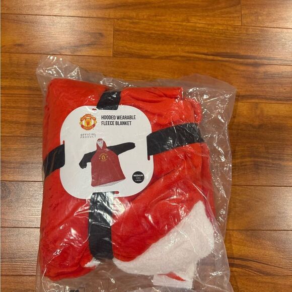 Manchester United Oversized Wearable Fleece Blanket, NWT - Picture 5 of 5